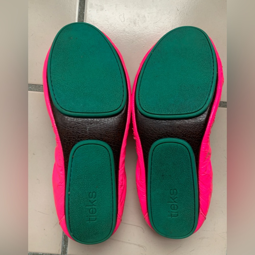 Tieks size 8 pop pink flats - Picture 3 of 6